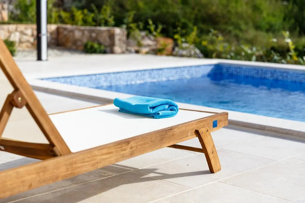 말린스카 Holiday House Peranovic - Ljutici, Krk 빌라