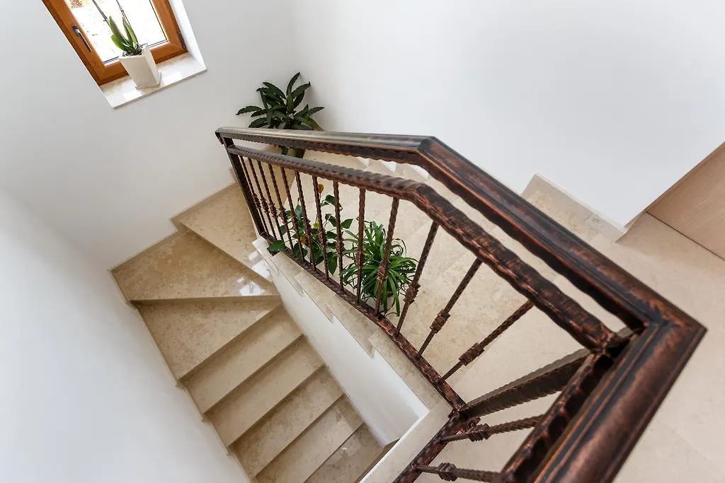 말린스카 Holiday House Peranovic - Ljutici, Krk 빌라