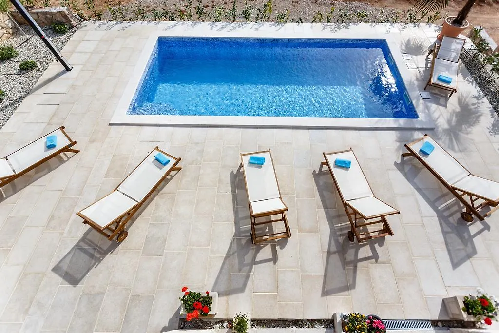 말린스카 Holiday House Peranovic - Ljutici, Krk 빌라 0*,  크로아티아