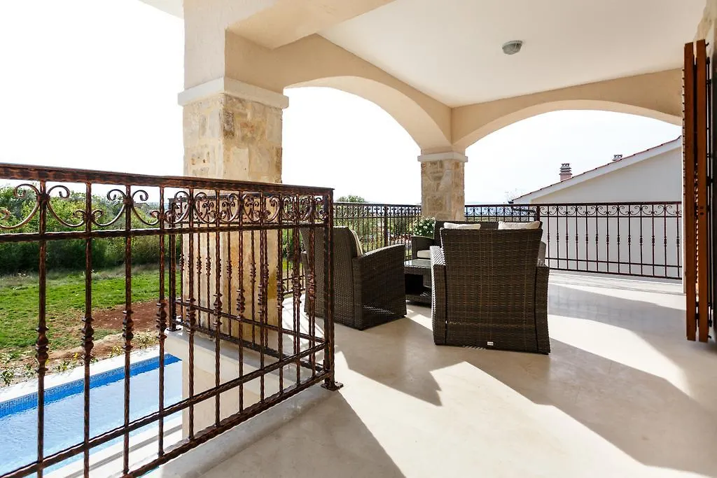 말린스카 Holiday House Peranovic - Ljutici, Krk 빌라 크로아티아