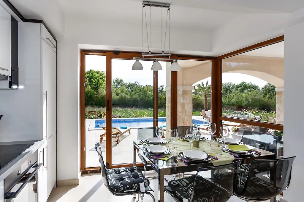 Holiday House Peranovic - Ljutici, Krk Villa Malinska 0*,  Croazia