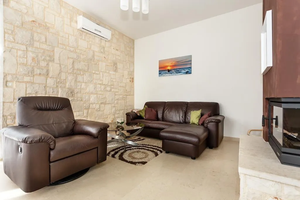 Holiday House Peranovic - Ljutici, Krk Villa Malinska