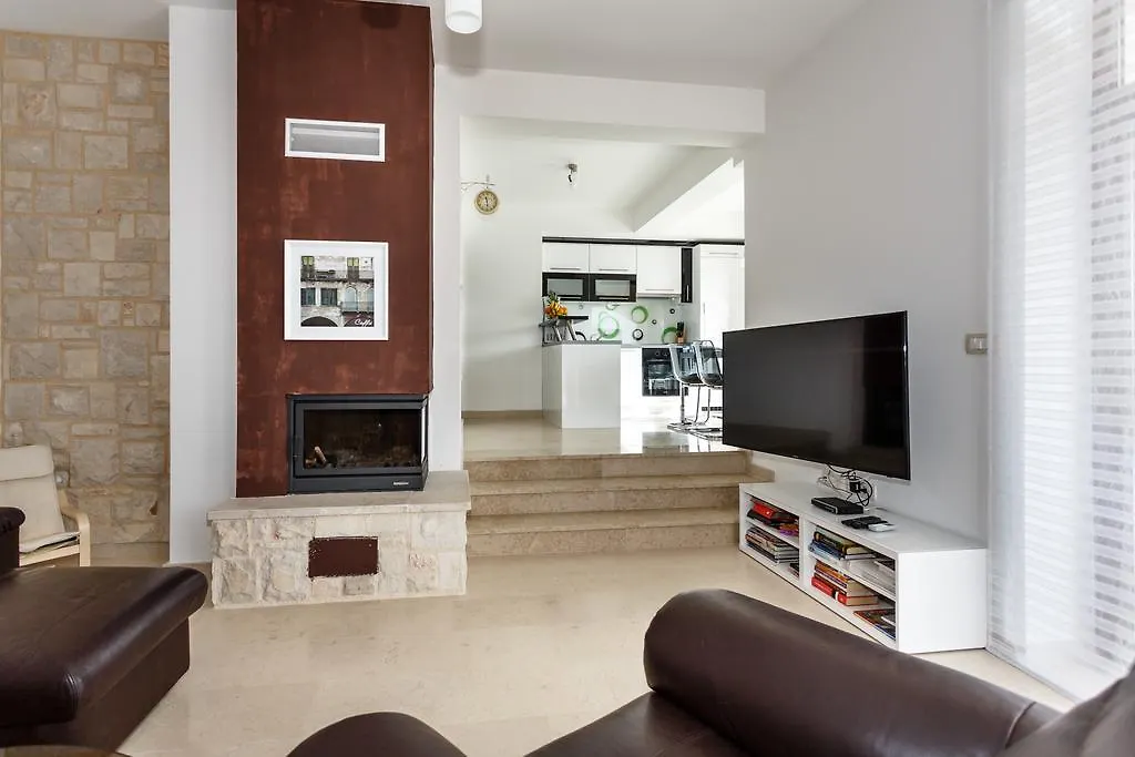말린스카 Holiday House Peranovic - Ljutici, Krk 빌라
